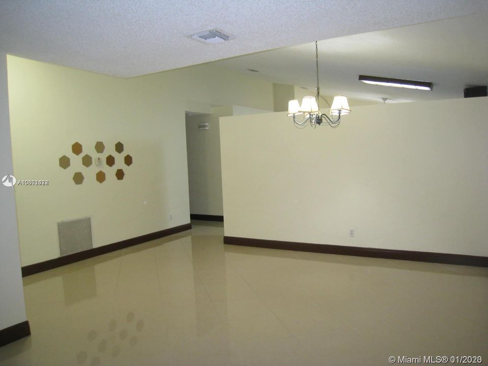 Recently Rented: $2,500 (3 beds, 2 baths, 1731 Square Feet)