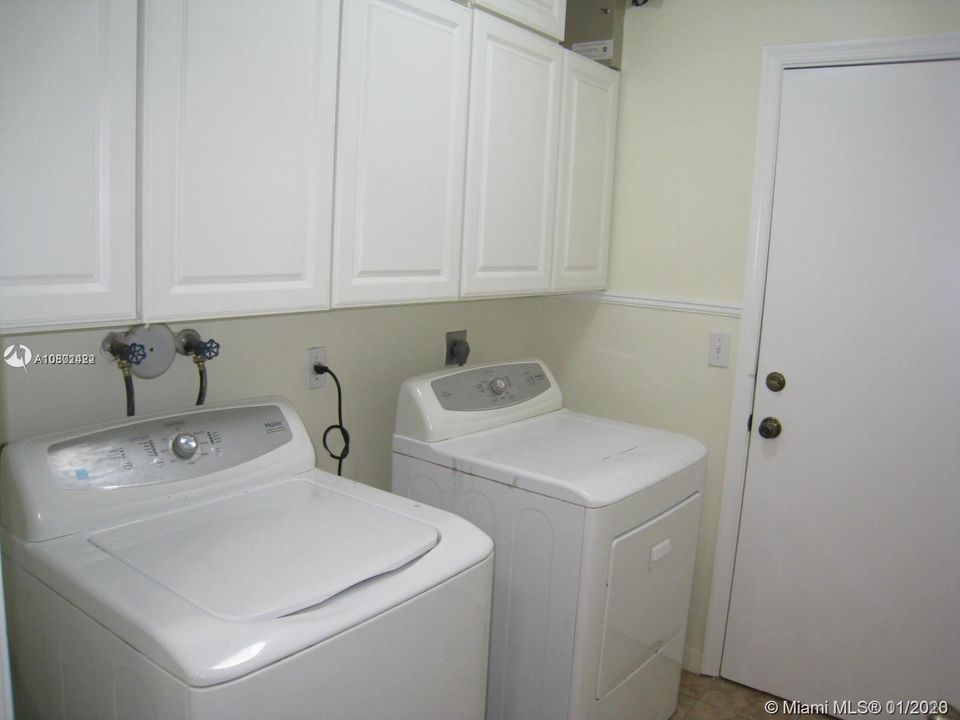 Recently Rented: $2,500 (3 beds, 2 baths, 1731 Square Feet)