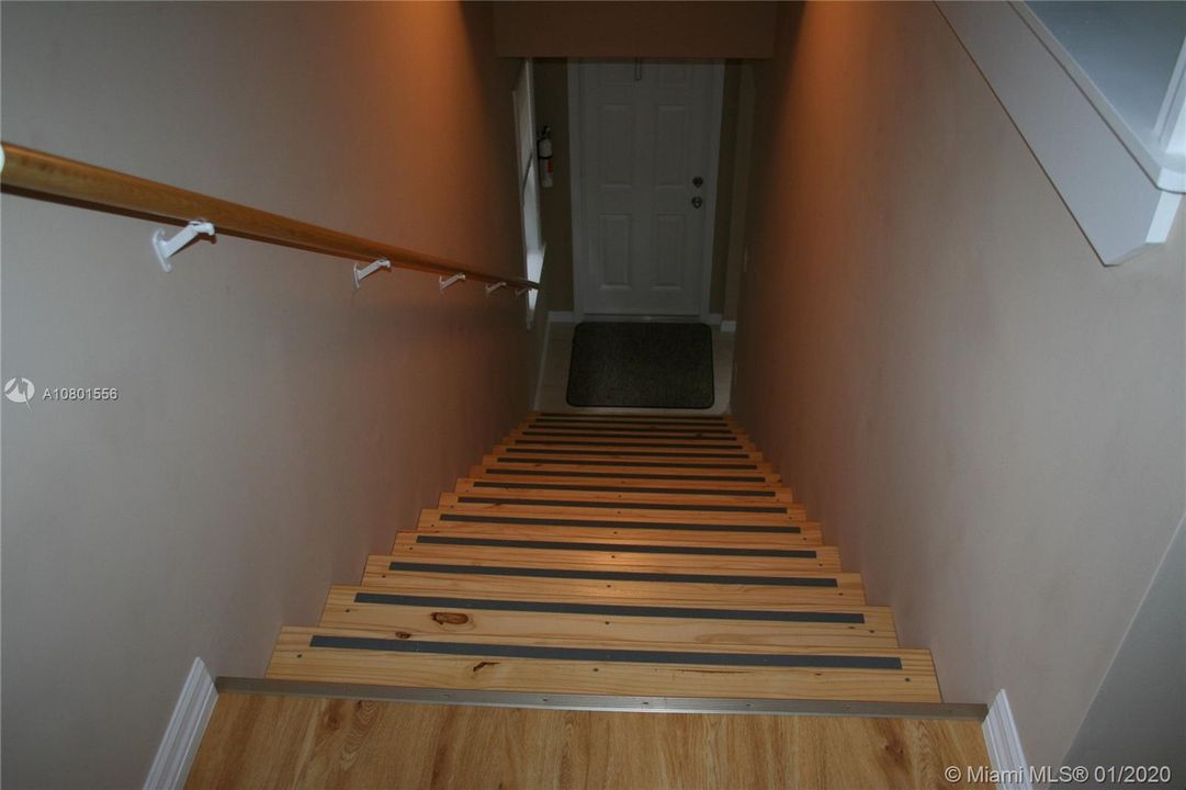 Недавно продано: $369,000 (2 спален, 3 ванн, 1188 Квадратных фут)
