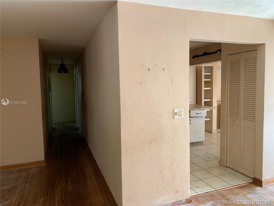 Недавно продано: $214,900 (4 спален, 2 ванн, 1801 Квадратных фут)