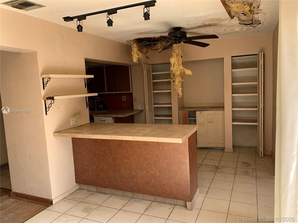 Недавно продано: $214,900 (4 спален, 2 ванн, 1801 Квадратных фут)