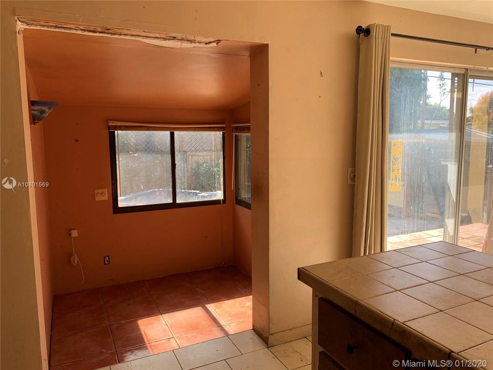 Недавно продано: $214,900 (4 спален, 2 ванн, 1801 Квадратных фут)
