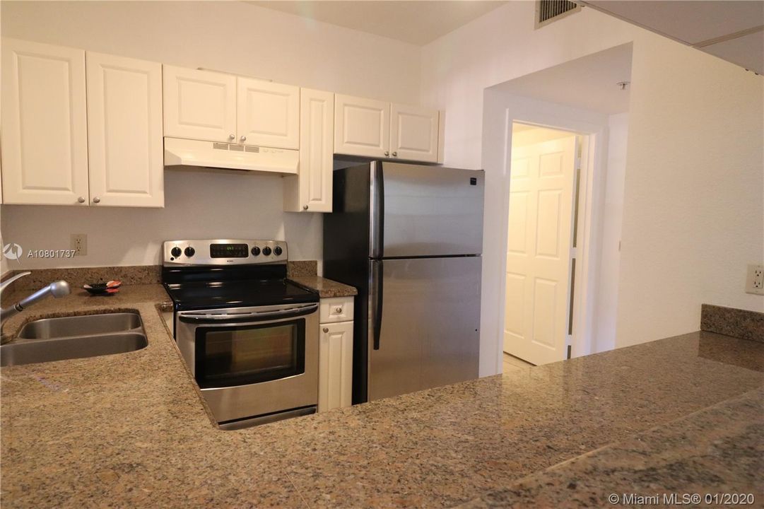 Recently Rented: $1,300 (1 beds, 1 baths, 716 Square Feet)