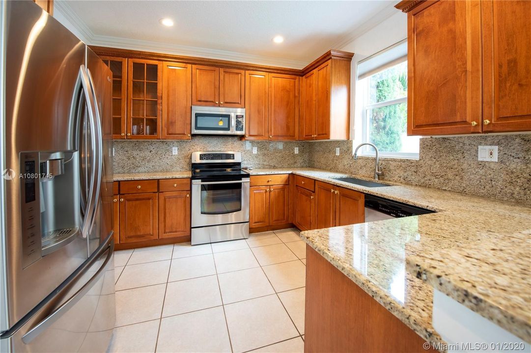 Vendido Recientemente: $468,000 (4 camas, 2 baños, 2414 Pies cuadrados)