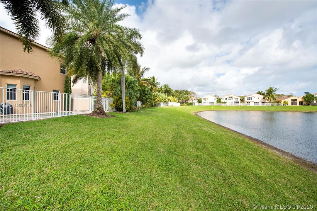 Vendido Recientemente: $468,000 (4 camas, 2 baños, 2414 Pies cuadrados)