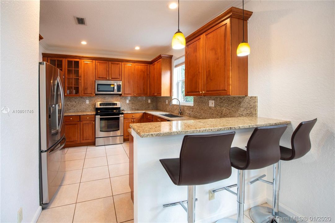 Vendido Recientemente: $468,000 (4 camas, 2 baños, 2414 Pies cuadrados)