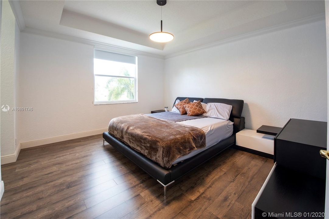 Vendido Recientemente: $468,000 (4 camas, 2 baños, 2414 Pies cuadrados)