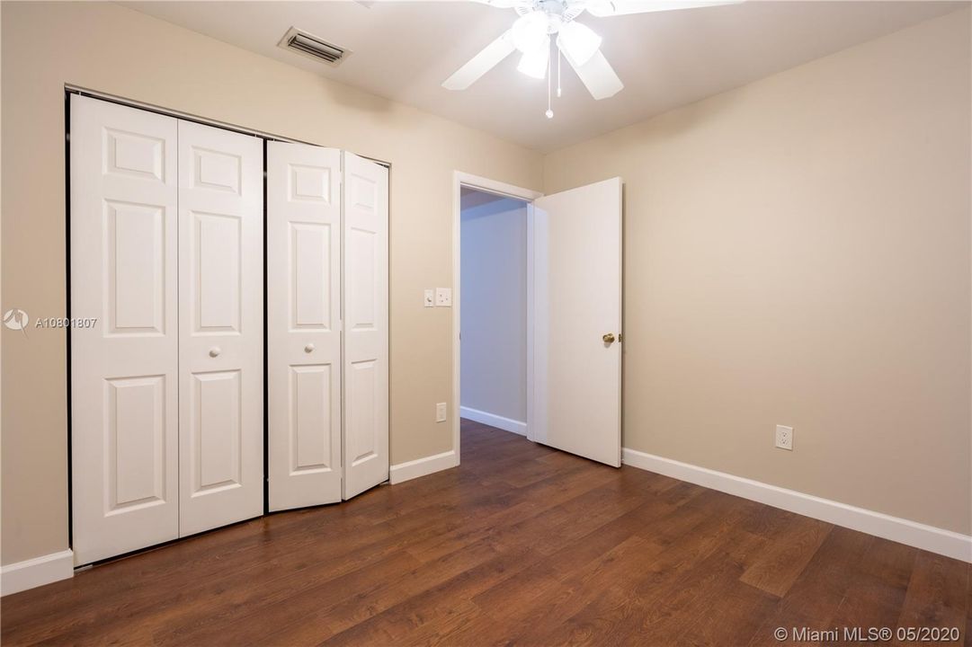Vendido Recientemente: $549,900 (3 camas, 2 baños, 1598 Pies cuadrados)