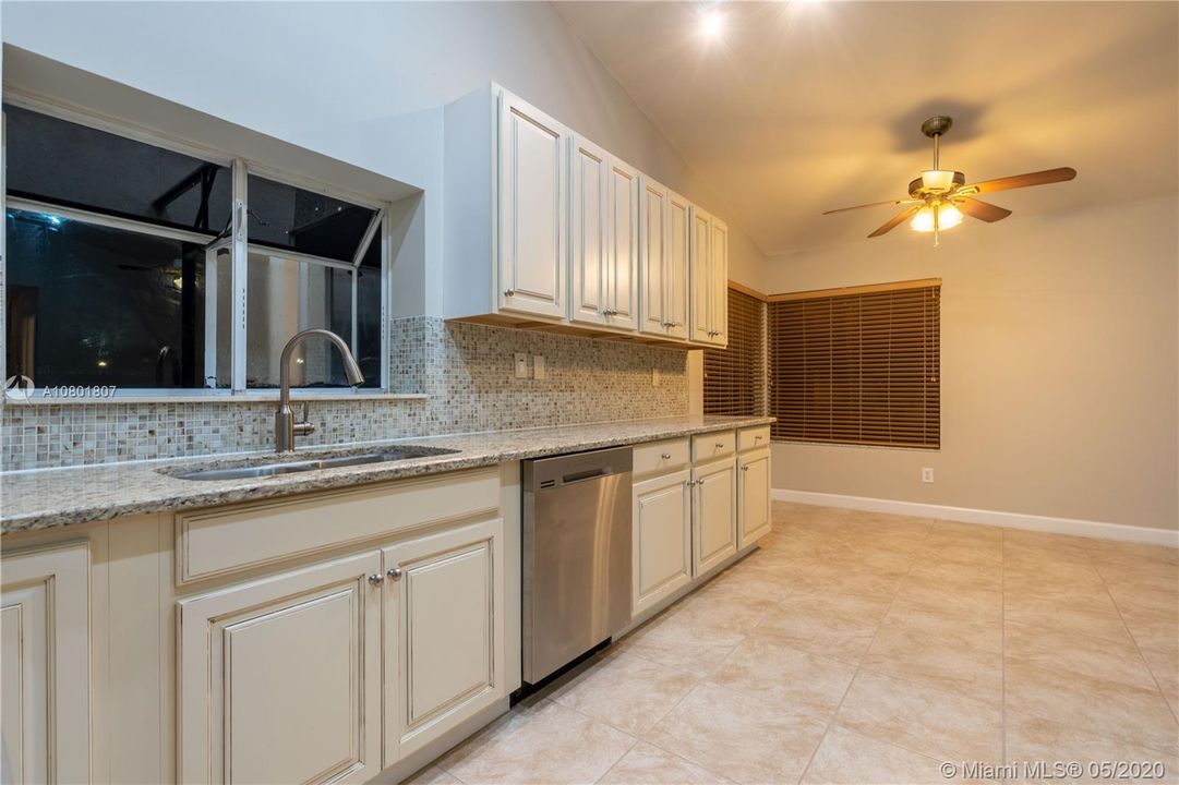 Vendido Recientemente: $549,900 (3 camas, 2 baños, 1598 Pies cuadrados)