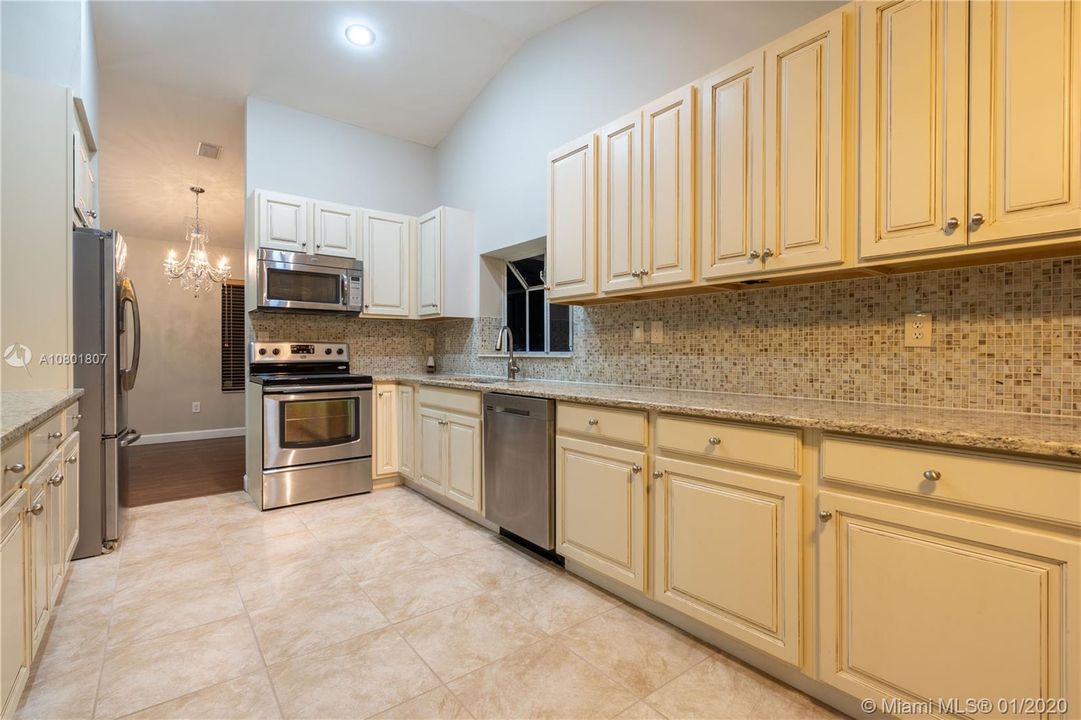 Vendido Recientemente: $549,900 (3 camas, 2 baños, 1598 Pies cuadrados)