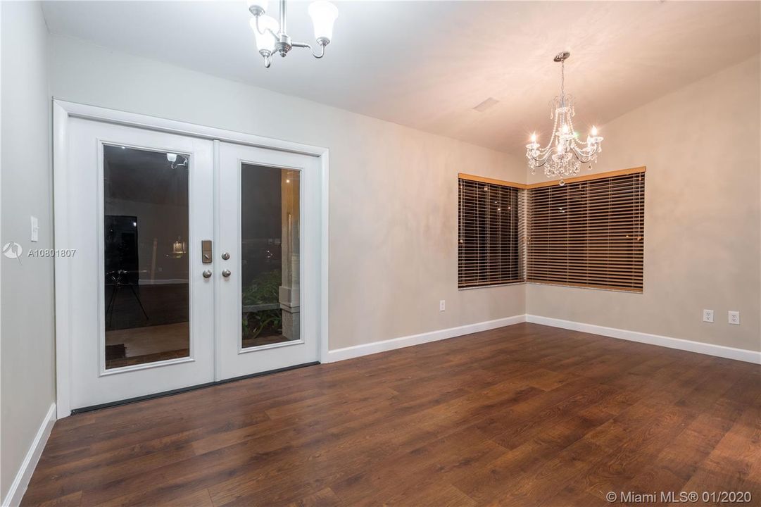 Vendido Recientemente: $549,900 (3 camas, 2 baños, 1598 Pies cuadrados)