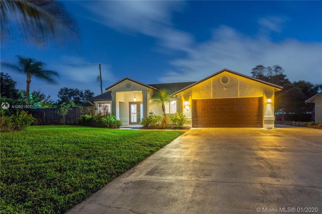 Vendido Recientemente: $549,900 (3 camas, 2 baños, 1598 Pies cuadrados)