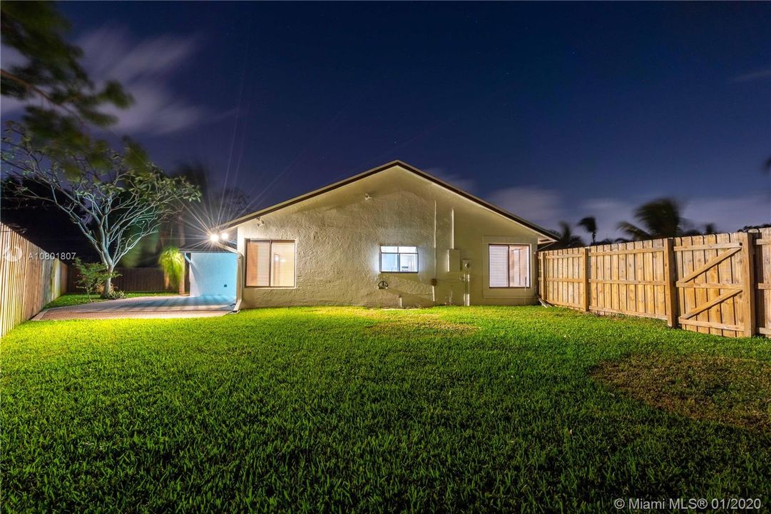 Vendido Recientemente: $549,900 (3 camas, 2 baños, 1598 Pies cuadrados)