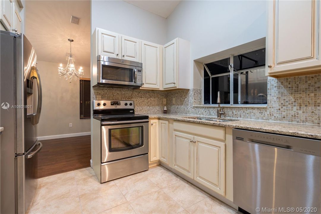 Vendido Recientemente: $549,900 (3 camas, 2 baños, 1598 Pies cuadrados)