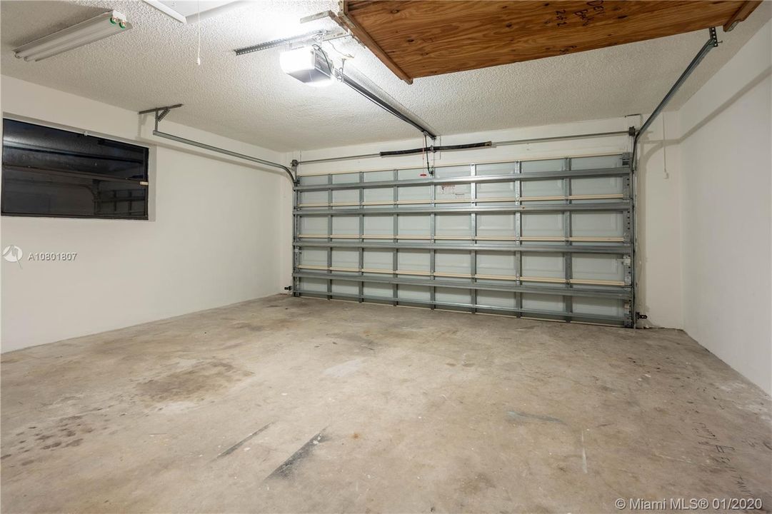Vendido Recientemente: $549,900 (3 camas, 2 baños, 1598 Pies cuadrados)