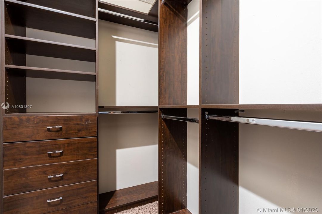 Vendido Recientemente: $549,900 (3 camas, 2 baños, 1598 Pies cuadrados)