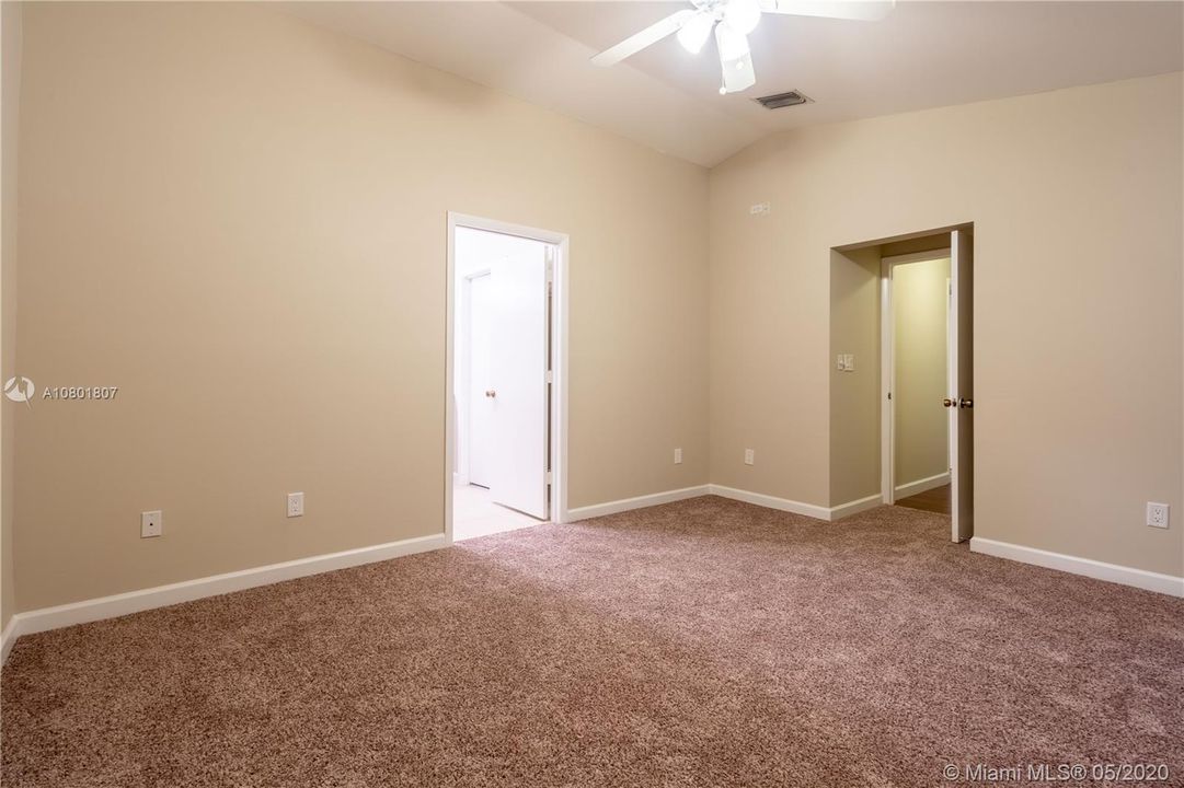 Vendido Recientemente: $549,900 (3 camas, 2 baños, 1598 Pies cuadrados)