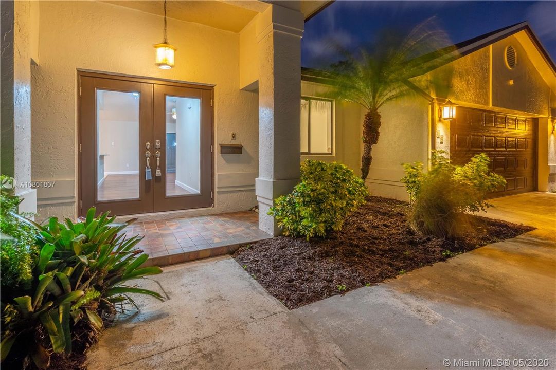 Vendido Recientemente: $549,900 (3 camas, 2 baños, 1598 Pies cuadrados)