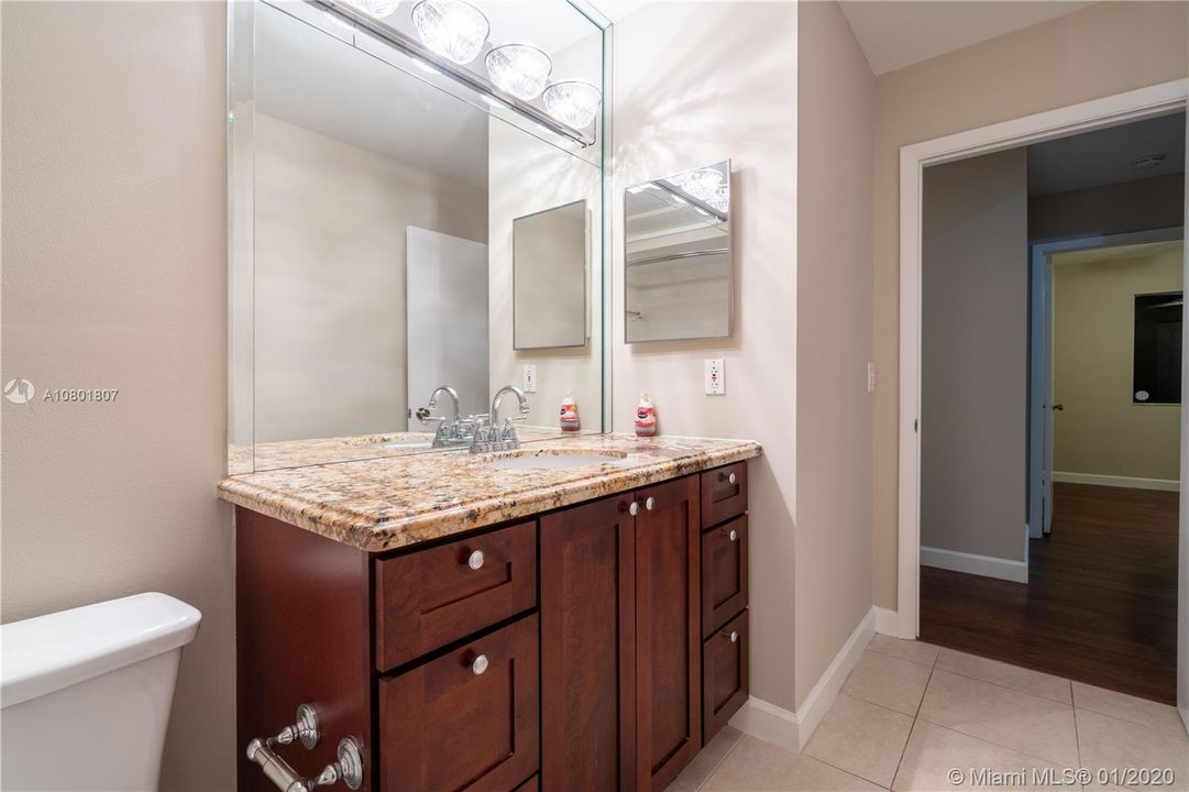 Vendido Recientemente: $549,900 (3 camas, 2 baños, 1598 Pies cuadrados)
