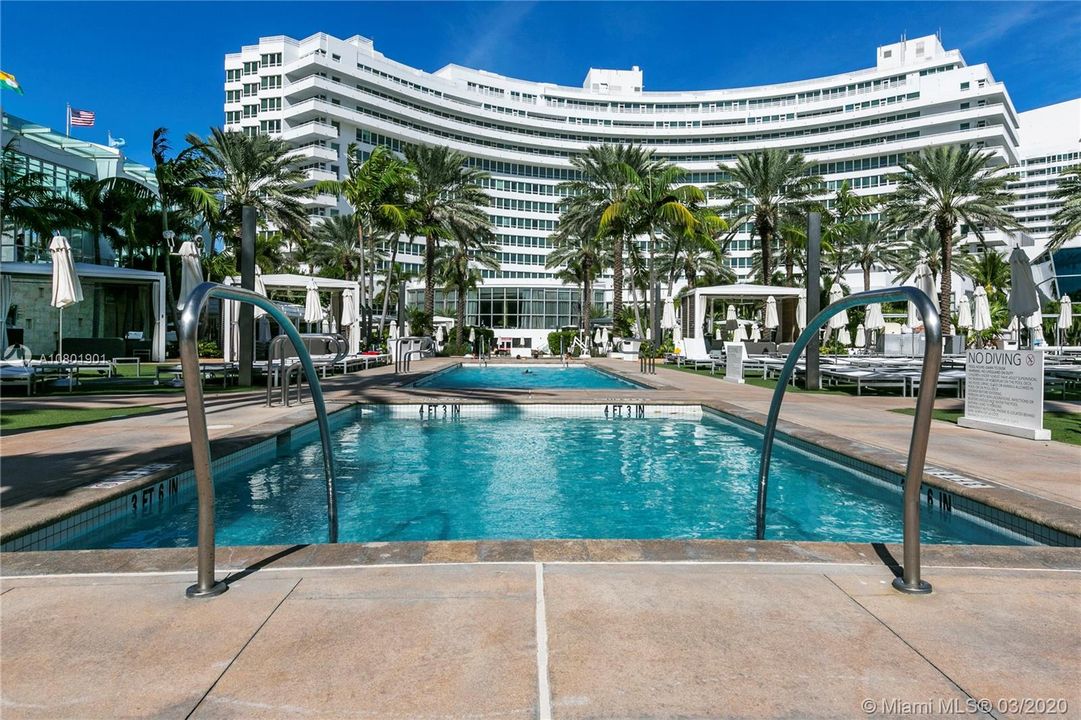 Recently Sold: $2,100,000 (2 beds, 3 baths, 1557 Square Feet)