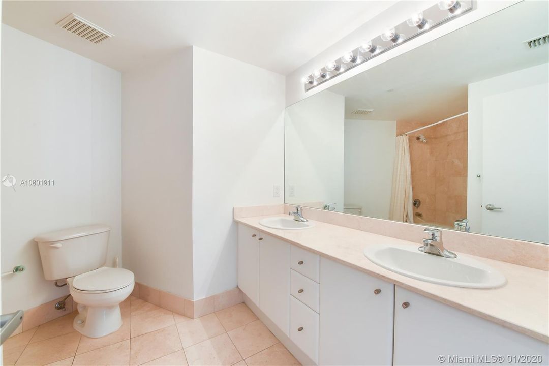 最近售出: $389,000 (2 贝兹, 2 浴室, 1190 平方英尺)
