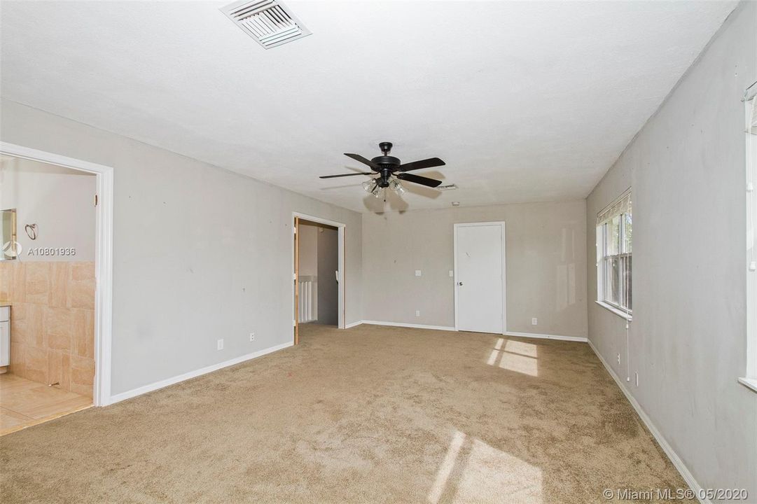 Recently Sold: $395,900 (4 beds, 2 baths, 2428 Square Feet)