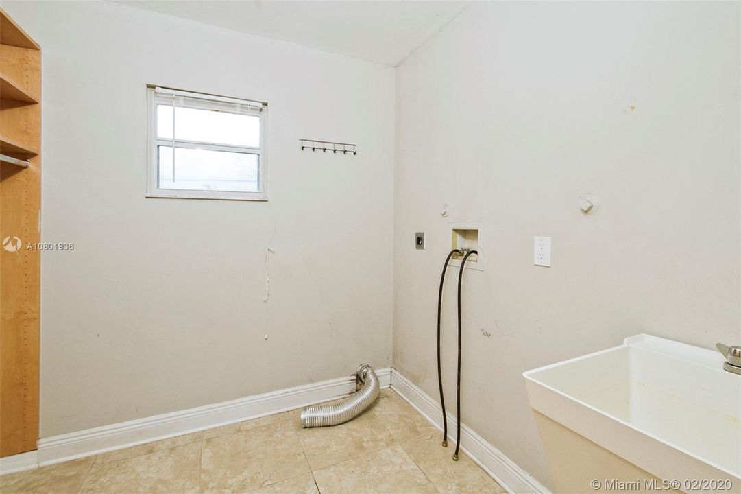 Recently Sold: $395,900 (4 beds, 2 baths, 2428 Square Feet)