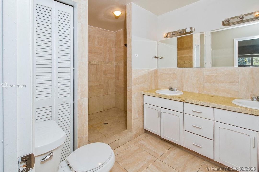 Recently Sold: $395,900 (4 beds, 2 baths, 2428 Square Feet)