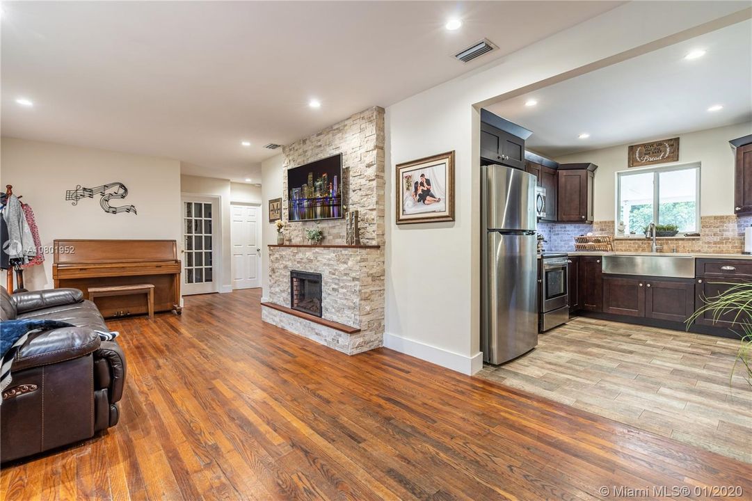 Living Room/Kitchen