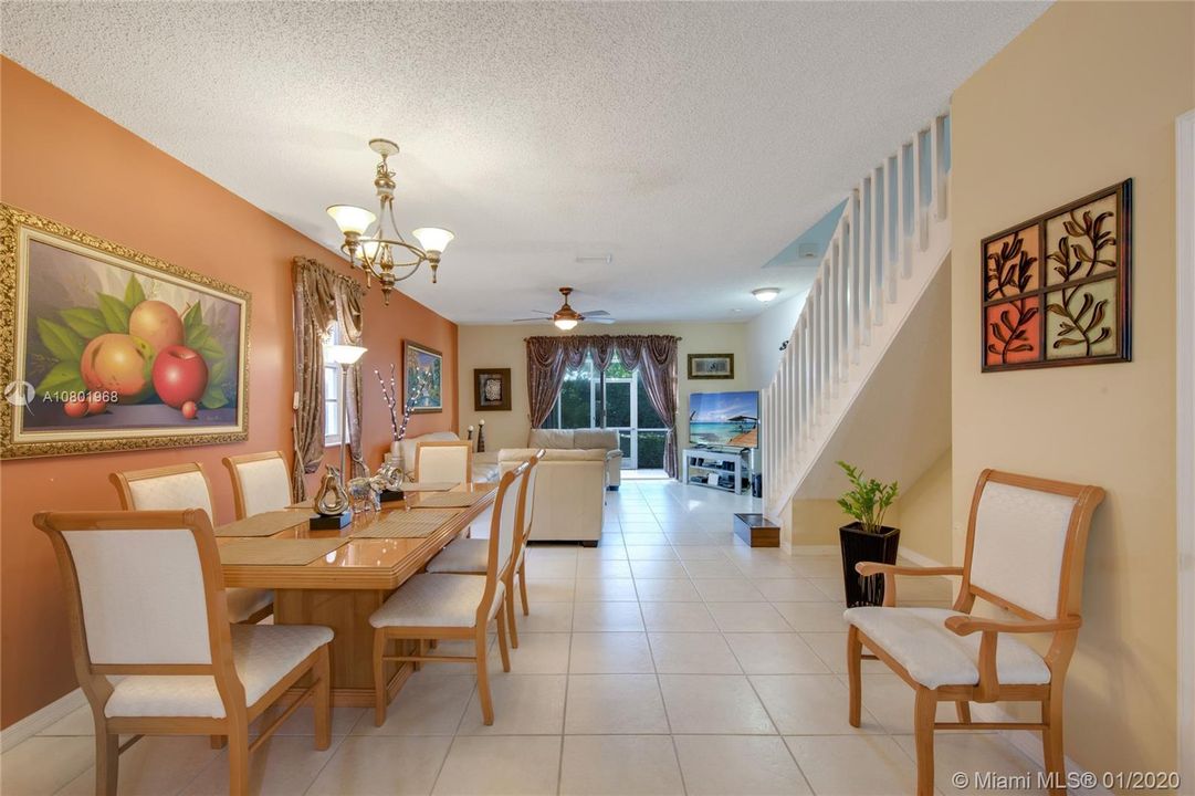 Vendido Recientemente: $354,900 (3 camas, 2 baños, 1443 Pies cuadrados)