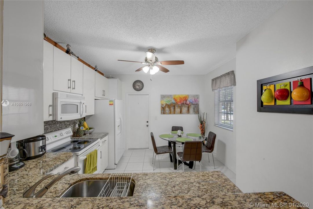 Vendido Recientemente: $354,900 (3 camas, 2 baños, 1443 Pies cuadrados)