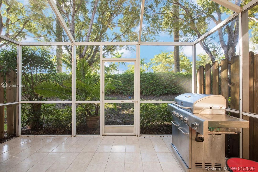 Vendido Recientemente: $354,900 (3 camas, 2 baños, 1443 Pies cuadrados)