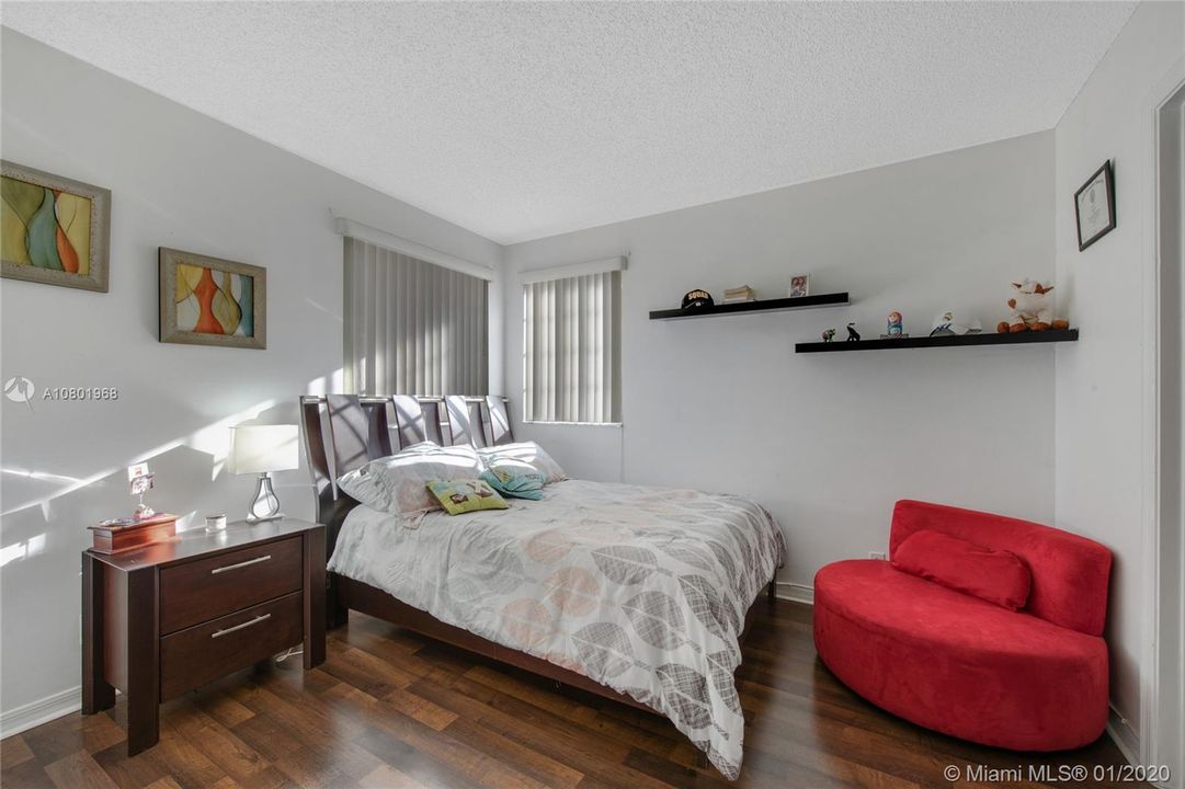 Vendido Recientemente: $354,900 (3 camas, 2 baños, 1443 Pies cuadrados)
