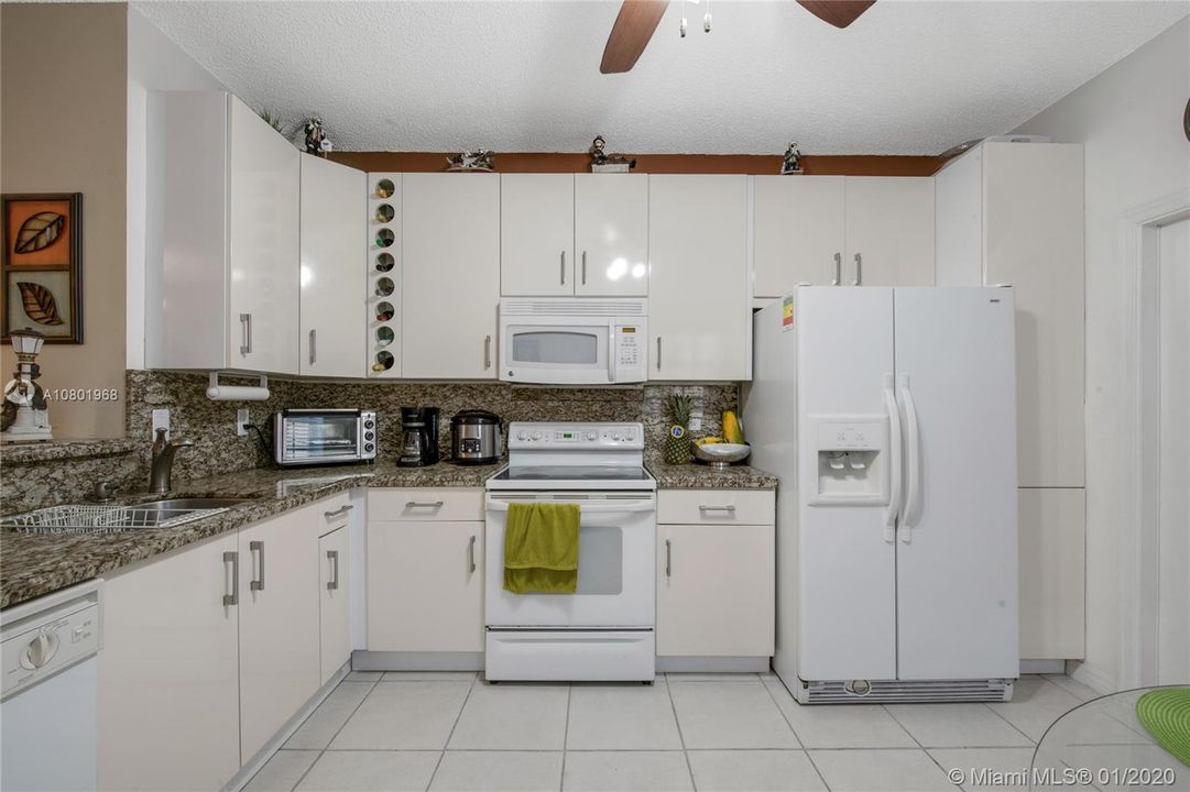 Vendido Recientemente: $354,900 (3 camas, 2 baños, 1443 Pies cuadrados)