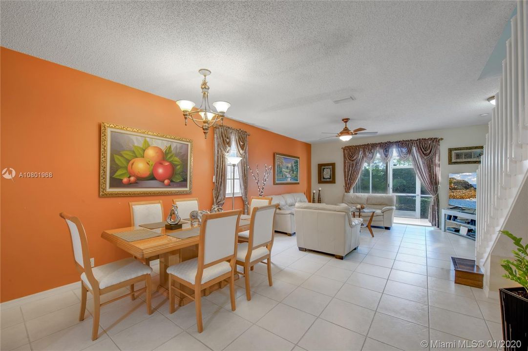 Vendido Recientemente: $354,900 (3 camas, 2 baños, 1443 Pies cuadrados)