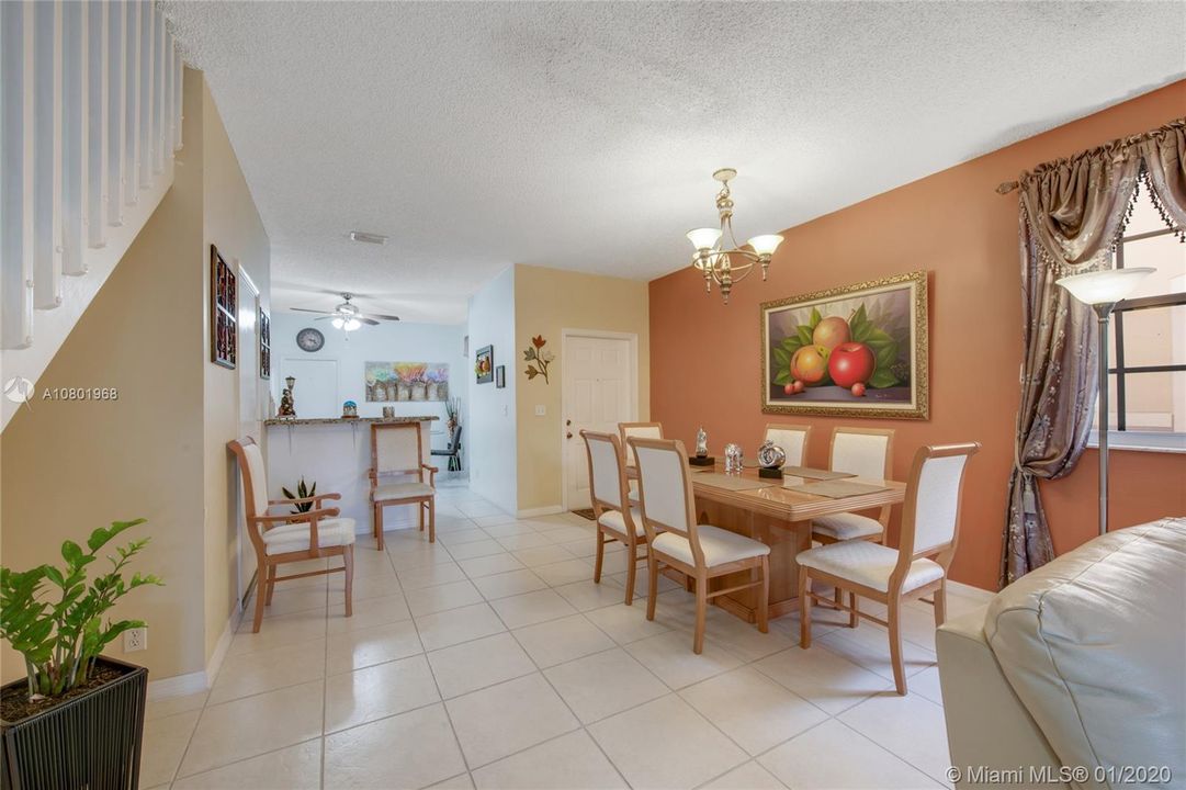 Vendido Recientemente: $354,900 (3 camas, 2 baños, 1443 Pies cuadrados)