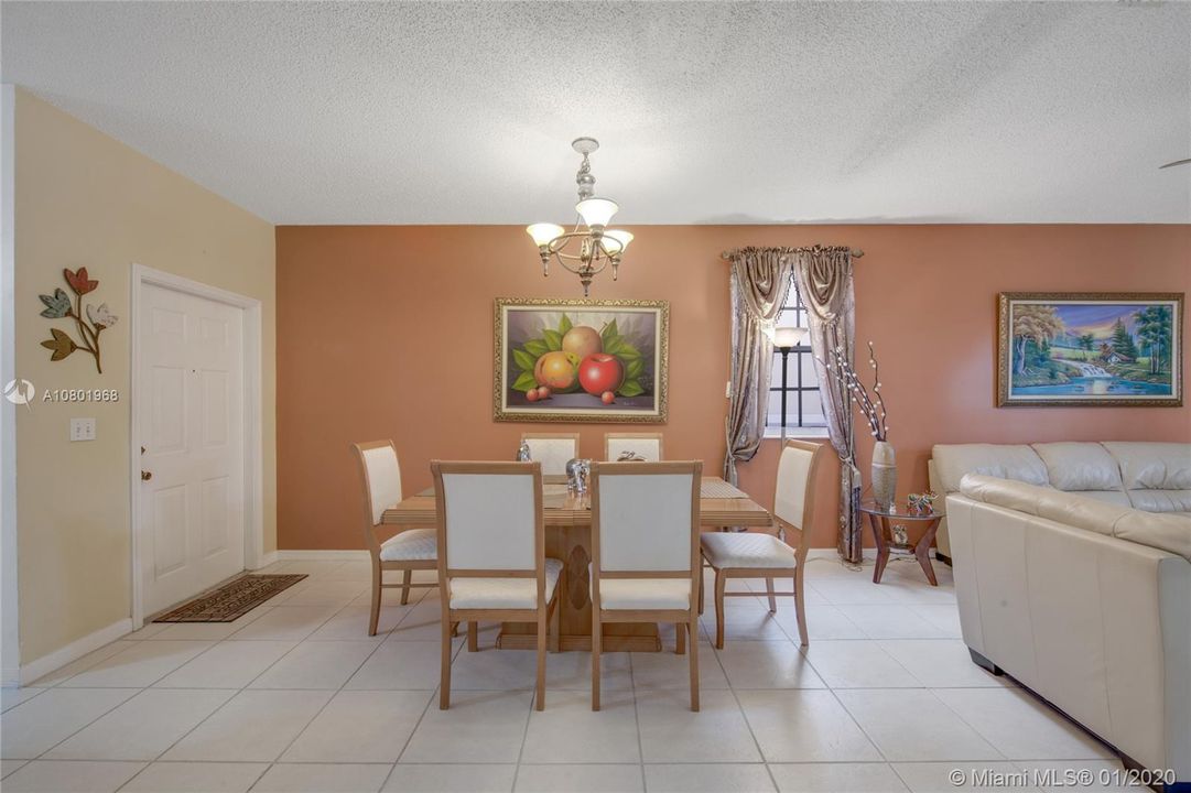 Vendido Recientemente: $354,900 (3 camas, 2 baños, 1443 Pies cuadrados)