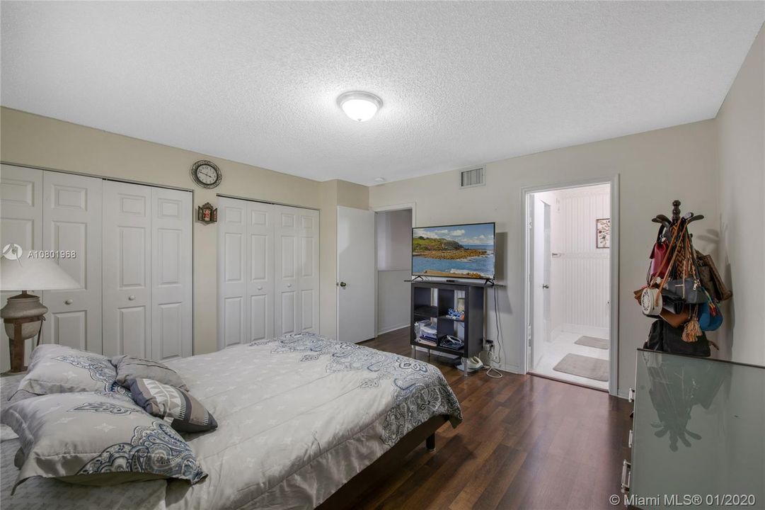 Vendido Recientemente: $354,900 (3 camas, 2 baños, 1443 Pies cuadrados)