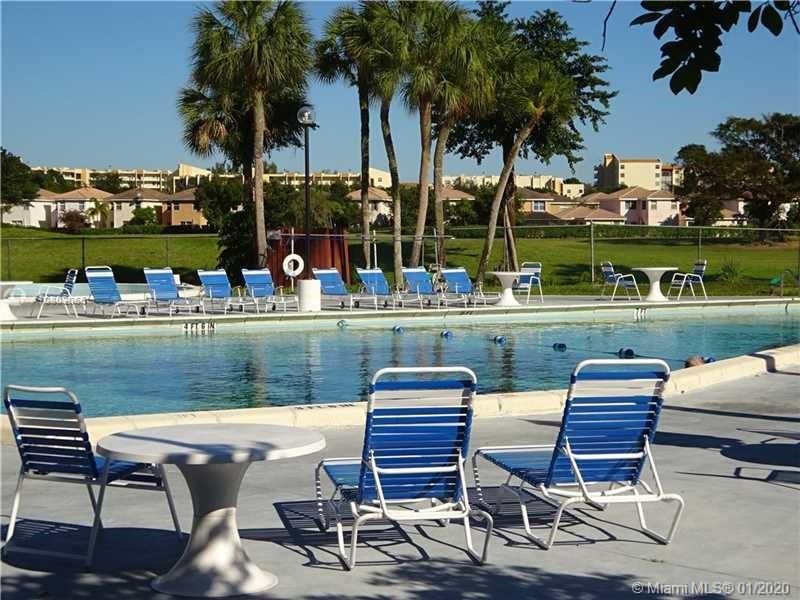 Recientemente alquilado: $1,200 (2 camas, 2 baños, 1296 Pies cuadrados)