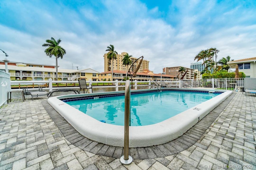 Recently Sold: $130,000 (1 beds, 1 baths, 530 Square Feet)