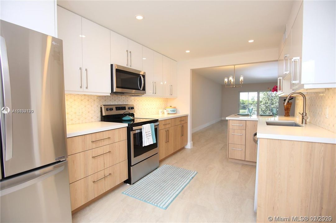 Vendido Recientemente: $219,900 (2 camas, 2 baños, 1225 Pies cuadrados)