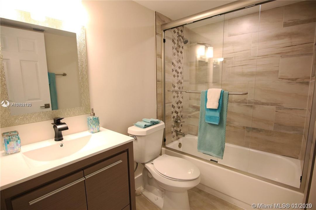 Vendido Recientemente: $219,900 (2 camas, 2 baños, 1225 Pies cuadrados)