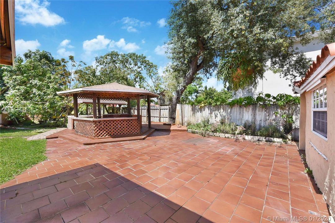 Recently Sold: $530,000 (3 beds, 2 baths, 2228 Square Feet)