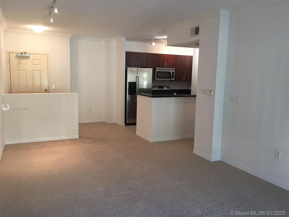 最近租的: $1,400 (1 贝兹, 1 浴室, 685 平方英尺)