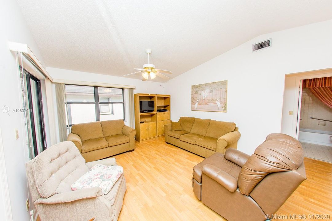 Recently Sold: $79,999 (2 beds, 2 baths, 1072 Square Feet)