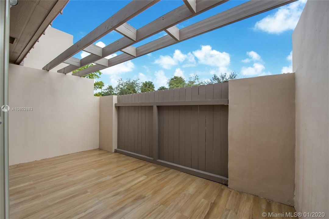 Recientemente alquilado: $2,700 (3 camas, 2 baños, 1446 Pies cuadrados)