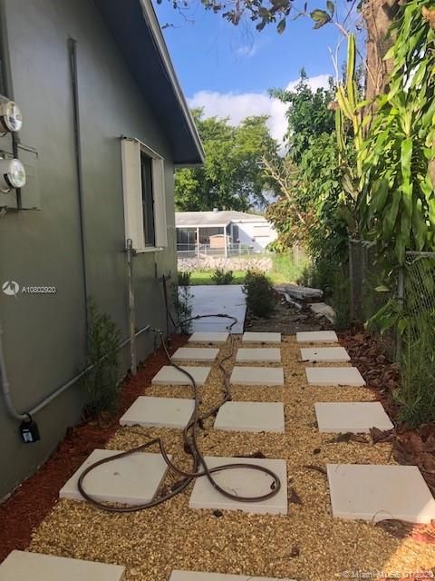 Recientemente alquilado: $1,500 (3 camas, 1 baños, 919 Pies cuadrados)