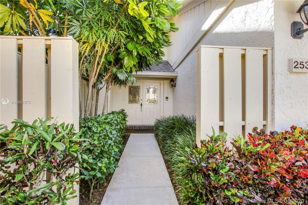 Beautiful entrance way with double french doors!