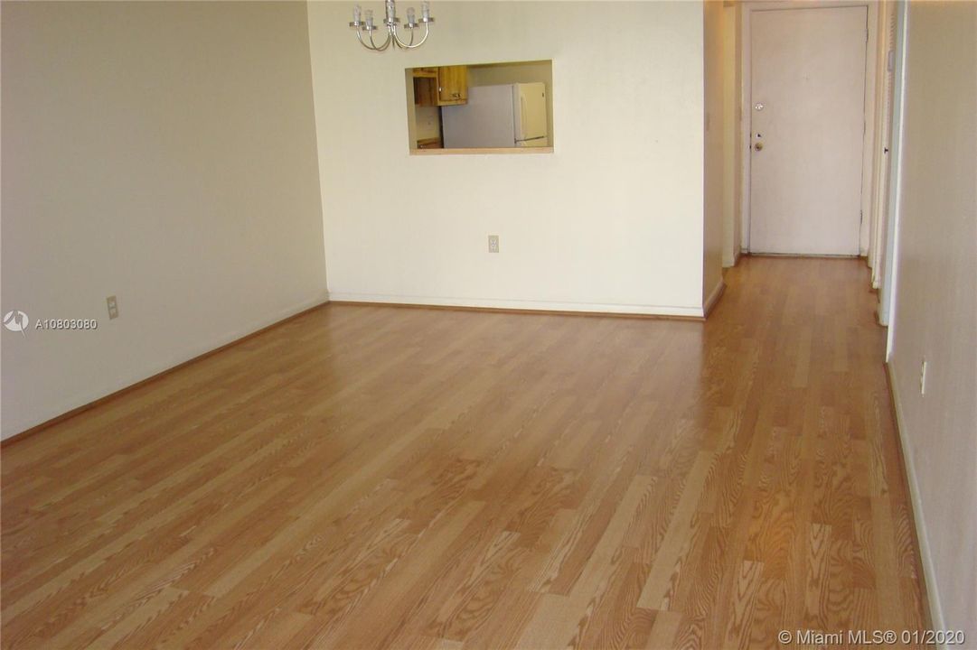 Recently Sold: $139,000 (1 beds, 1 baths, 727 Square Feet)