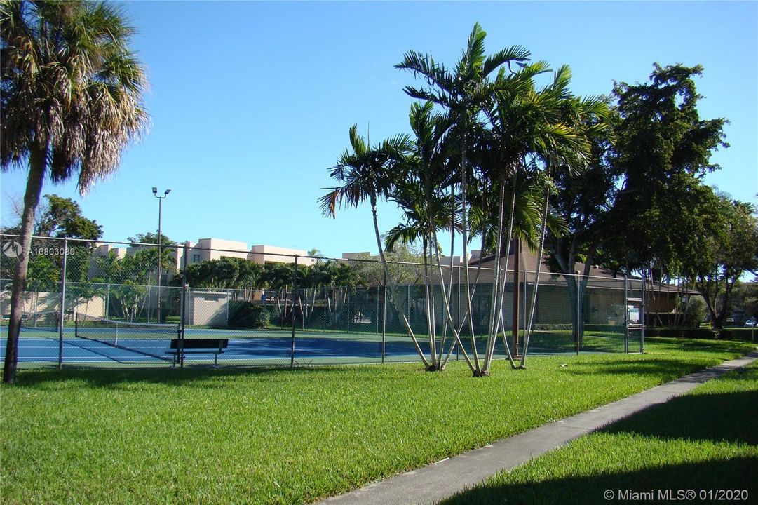 Recently Sold: $139,000 (1 beds, 1 baths, 727 Square Feet)